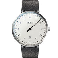 UNO – die originale Einzeigeruhr von BOTTA. Sie reduziert Zeit auf einen einzigen Zeiger und vermittelt ein entspanntes, intuitives Zeitgefühl – klar im Design, prämiert und zeitlos modern.