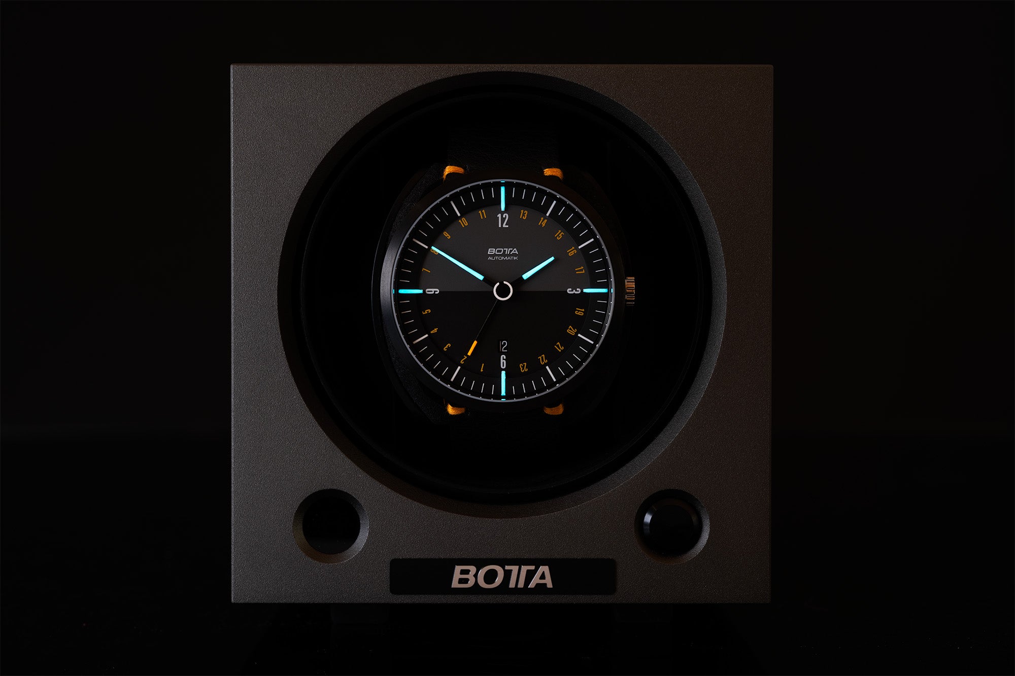 Die MONDO GMT Automatikuhr mit Superluminova und zwei Zeitzonen.