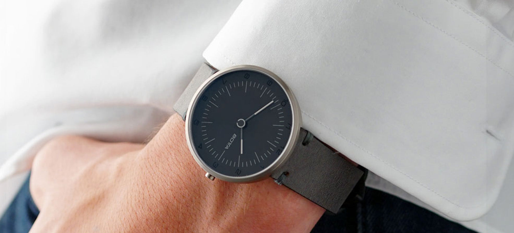 Dress Watch schwarz Titangehäuse